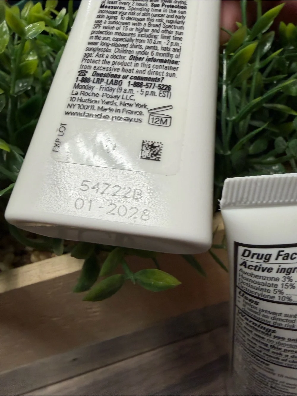 La Roche-Posay Sunscreen Bundle - Picture 8 of 9